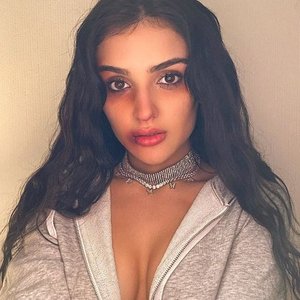 Голая Дина Саева