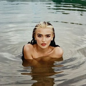 Голая Дина Саева