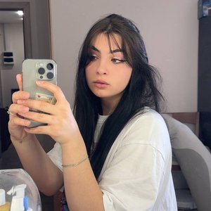 Голая Камила Бусинка