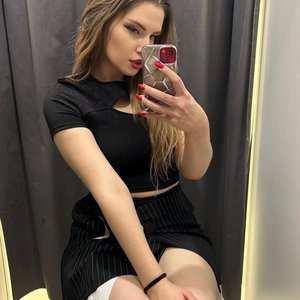 Голая Клубничка Лиза