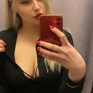 Голая Клубничка Лиза