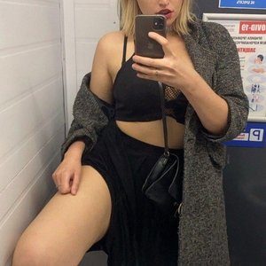 Голая Клубничка Лиза