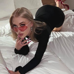 Голая Лиза Лпшка