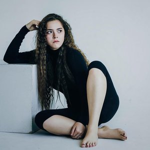 Голая Милана Бру