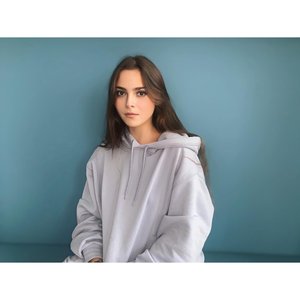 Голая Милана Бру