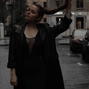 Голая Милана Бру
