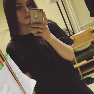 Голая Милана Бру