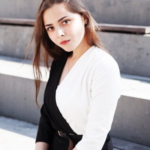 Голая Милана Бру