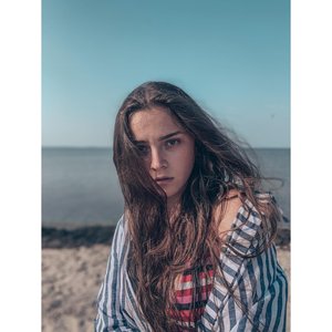Голая Милана Бру
