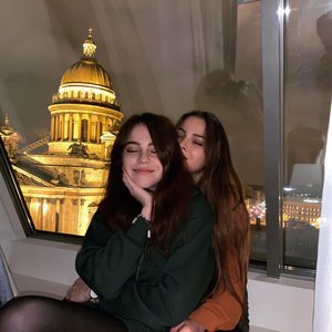 Голая Милана Бру