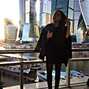 Голая Милана Бру