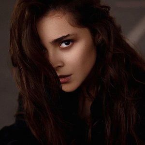 Голая Милана Бру