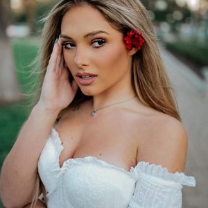 Голая Мишель Кеннелли
