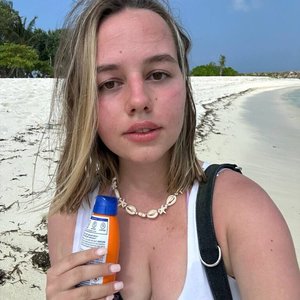 Голая Полина Хлеб