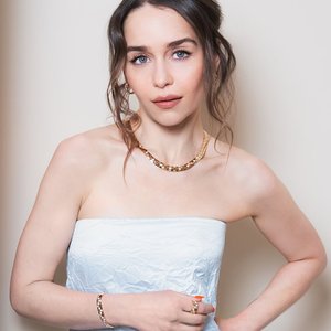 Голая Эмилия Кларк