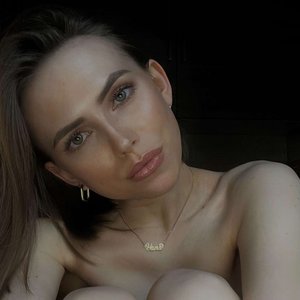 Голая Яна Енжаева