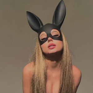 Голая Яна Зенина