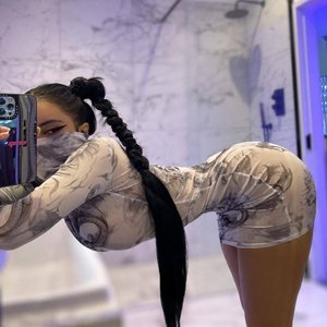 Голая Gina Savage