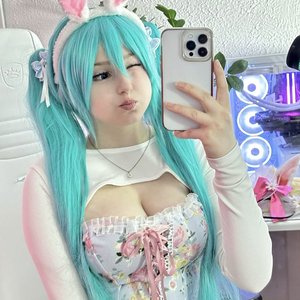 Голая Upminaa