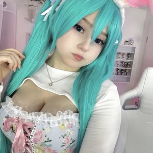 Голая Upminaa