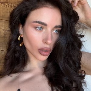 Голая Адель Вейгель