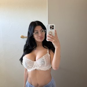 Голая Кэми Стрелла