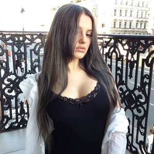 Голая Каечка