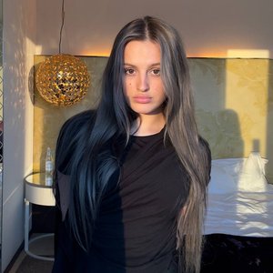Голая Каечка