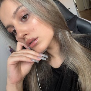 Голая Каечка
