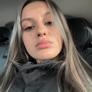 Голая Каечка