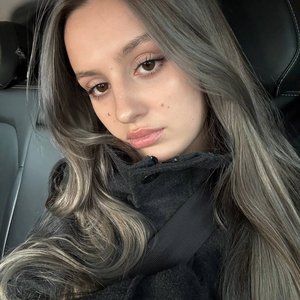 Голая Каечка
