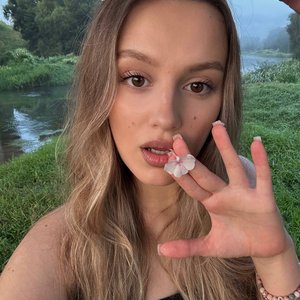 Голая Каечка