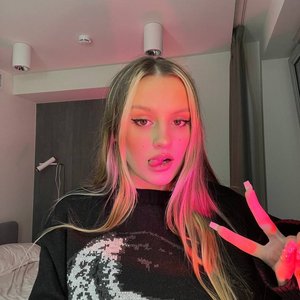 Голая Каечка