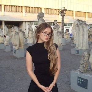 Голая Каечка