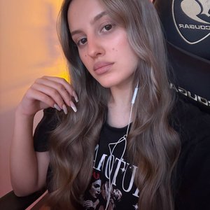Голая Каечка