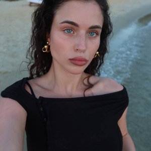 Голая Адель Вейгель