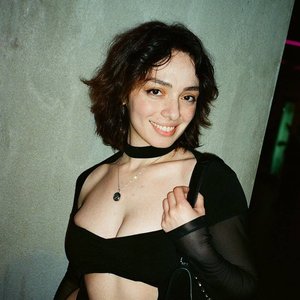 Голая Korya Mc