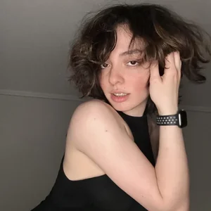 Голая Korya Mc