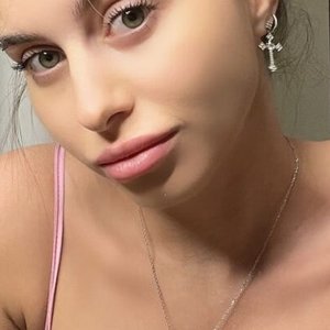 Голая Илона Коринец