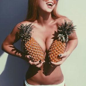 Голая Карина Кросс