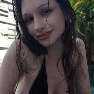 Голая Soeyecandy