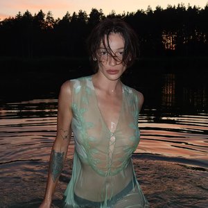Голая Настя Ивлеева