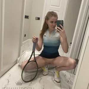 Голая Ангелина Робигуд
