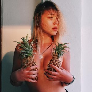 Голая Ксения Хоффман