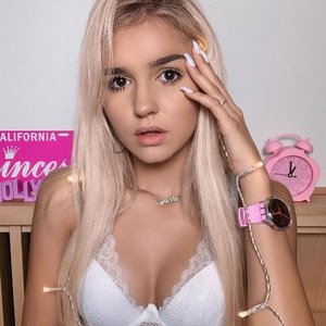 Голая Ева Миллер