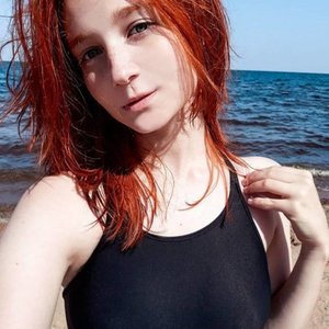 Голая Эвелинушка