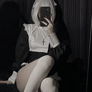 Голая Kewweol