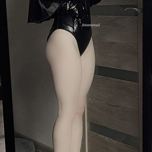 Голая Kewweol