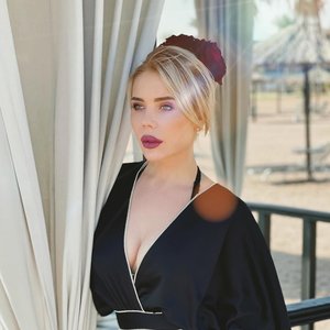 Голая Карина Кросс
