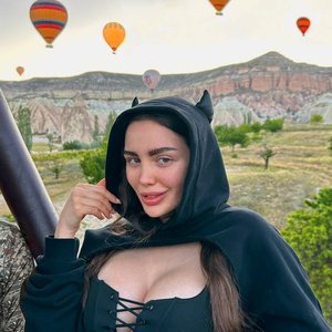 Голая Тома Жданова